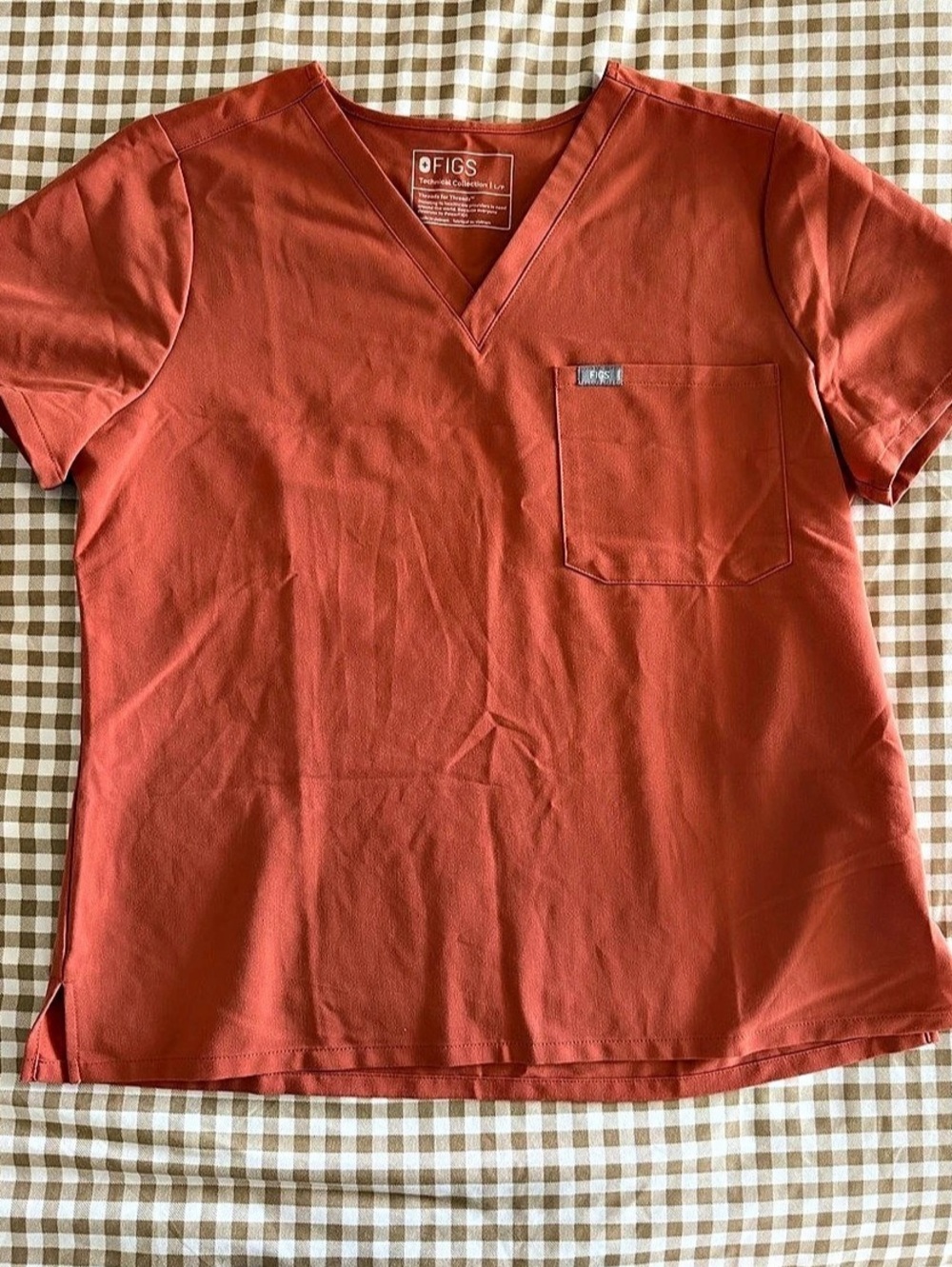 FIGS woman’s v neck top